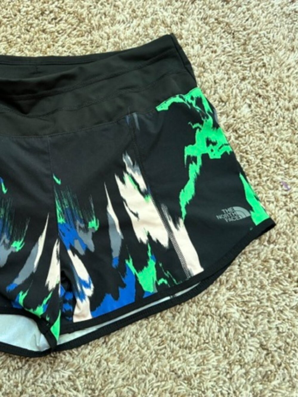 North Face Runners shorts, cool print, lined with briefs, in great condition!